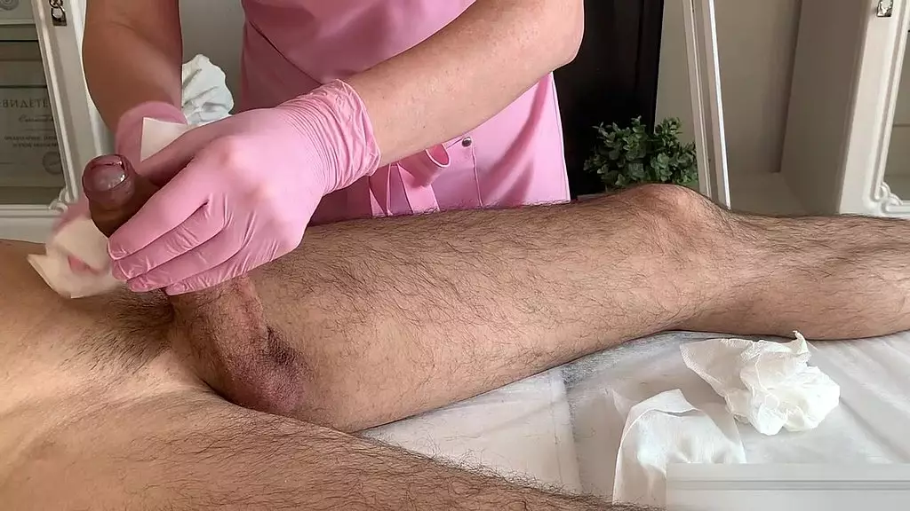 involuntary cumming with a beautiful dick shocked me during depilation