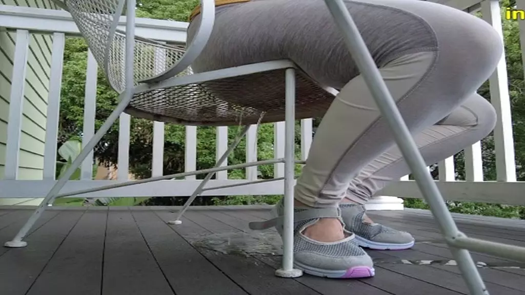 ami mercury pissing her yoga leggings after run