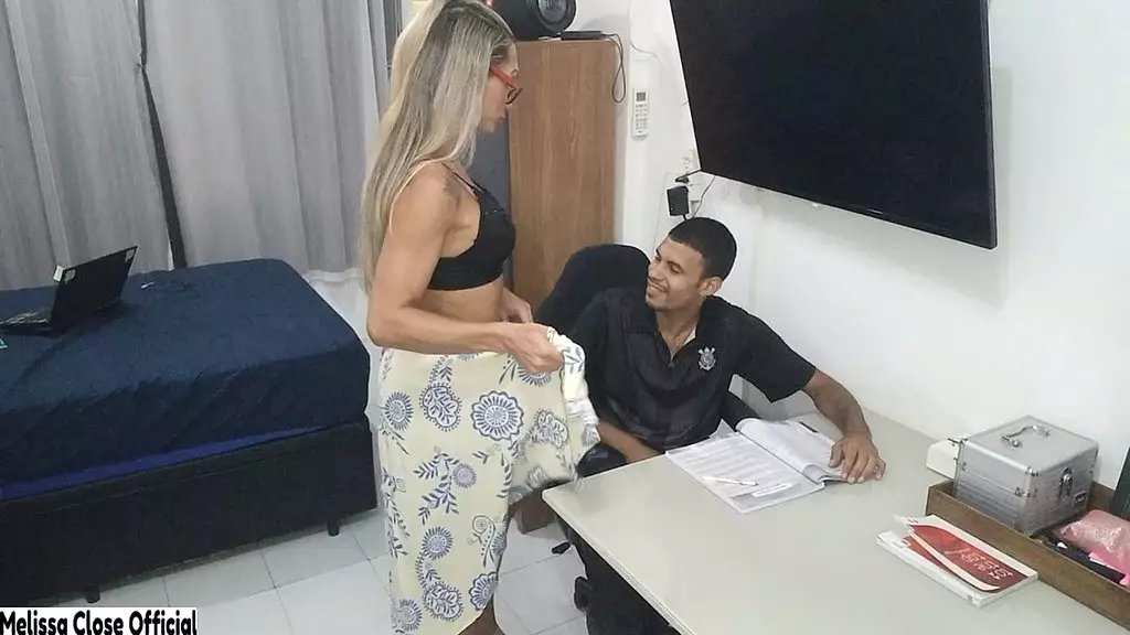 professora se diverte com a piroca do aluno safado (video completo)