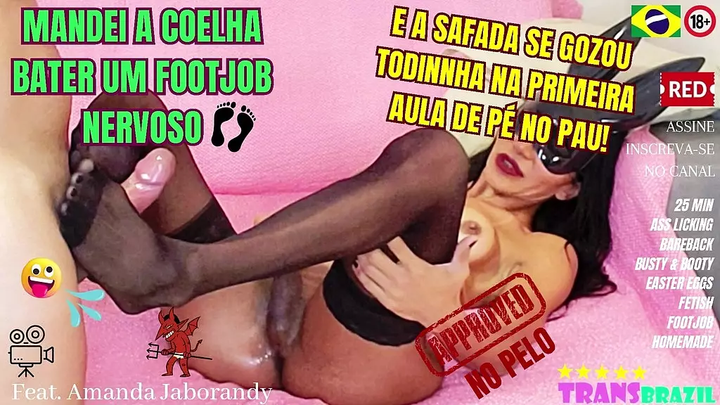 mandei a coelha bater um footjob nervoso e a safada se gozou todinha na primeira aula de pe no pau!