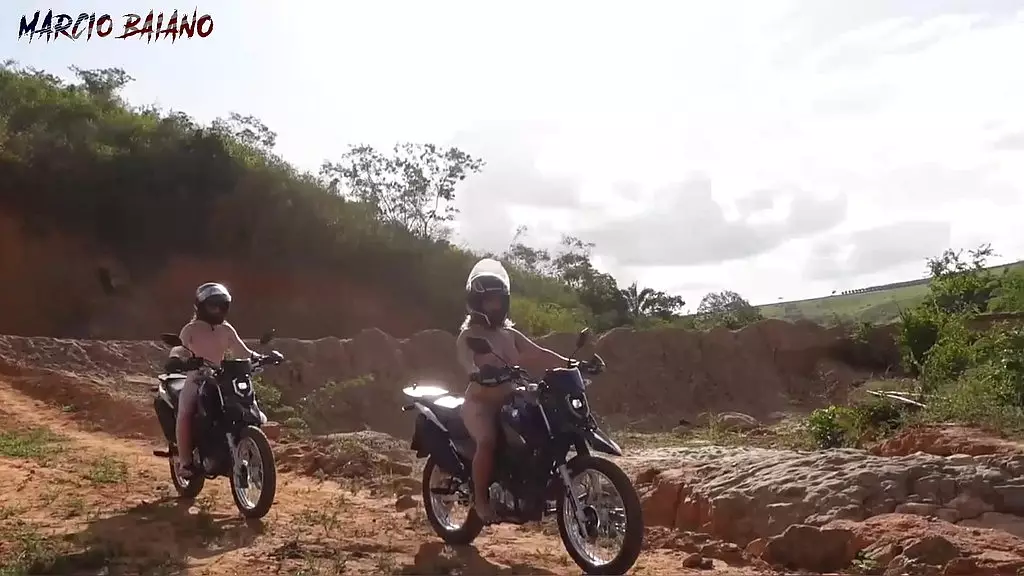 duas mulheres nuas nos suprienderam quando tomavamos banho no rio .foi muita putaria.eliane furacao lorrany exotica rochastudiosofc