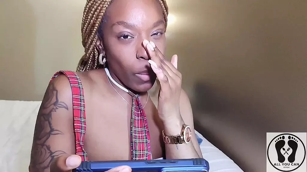 fetish ebony bug nose picking nostrils snots lick them