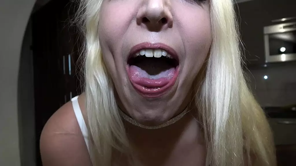 liz rainbow mouth and tongue play