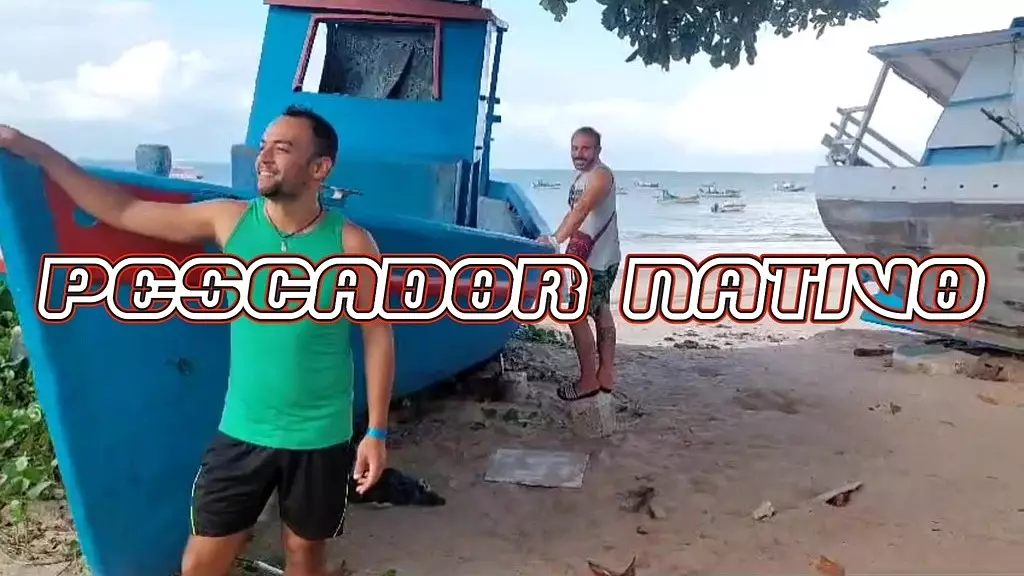 arrombando o pescador nativo que ofereceu passeio de barco e depois teria um bom sexo .