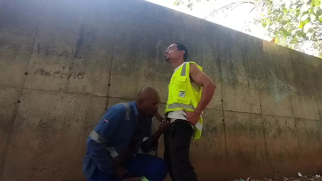 workers leave the construction site to fuck in secret