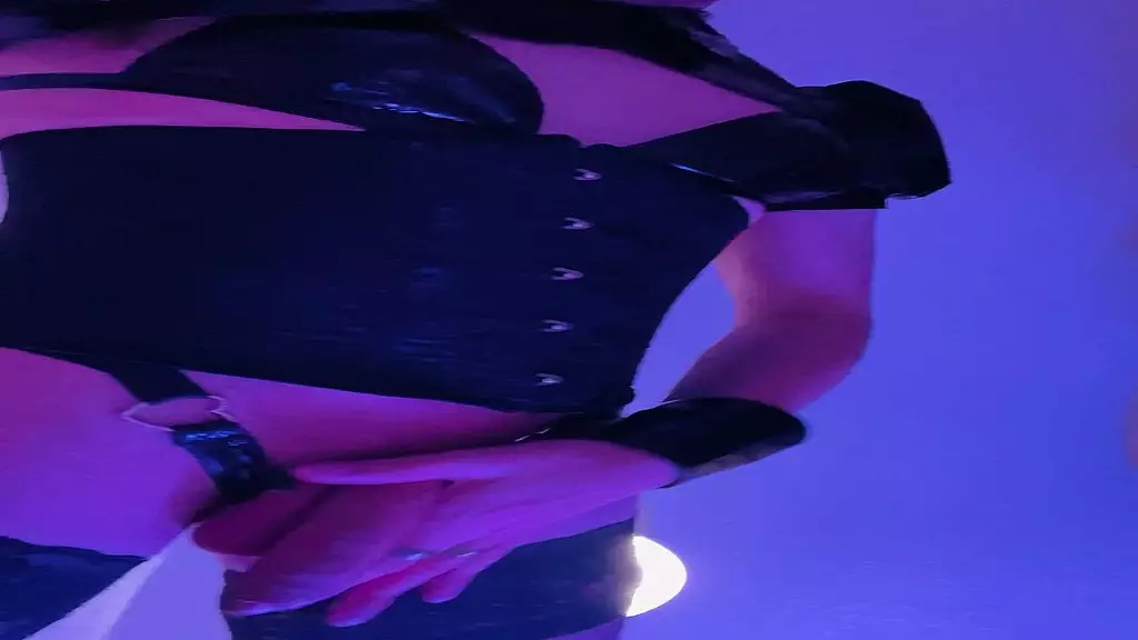 pvc & corset piss worship 1-02