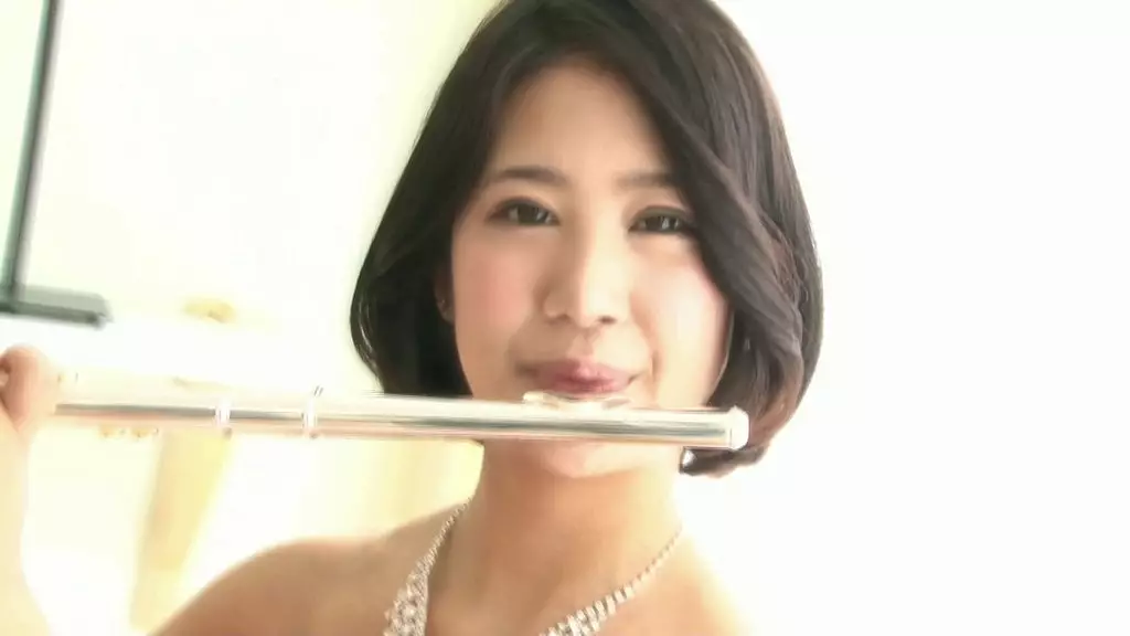 hot japanese young milf like clarinet but prefert a hard cock to fuck