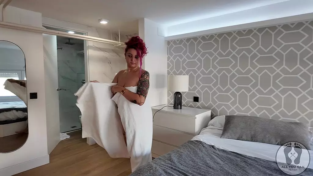 4k towel fetish humping the corner with pillow and furniture