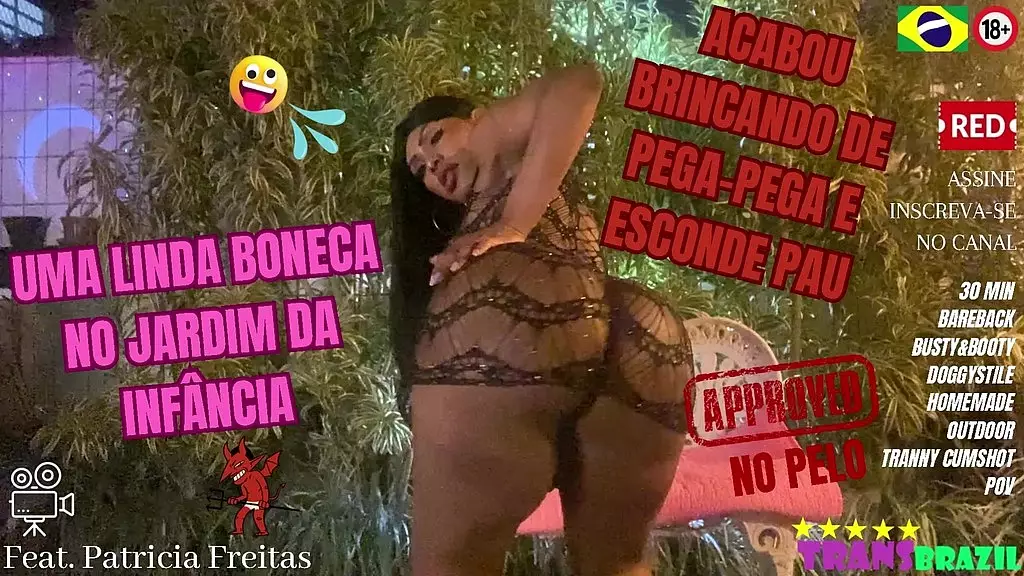 uma linda boneca no jardim da inf@ncia acabou brincando de pega-pega e esconde pau