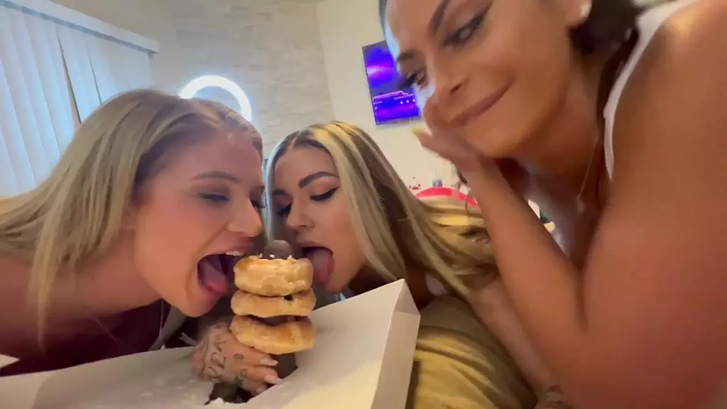 hot milf threeway blowjob and donuts