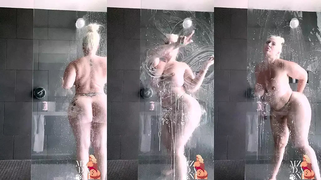 pawg mz dani soaps her huge ass in shower show for fans