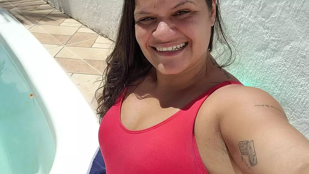 paty bumbum na piscina da pousada em cananeia nao aguenta