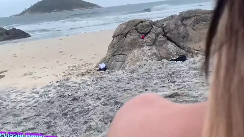 gravando na praia fa pediu para participar, e eu deixei ainda gozou gostoso. ( melissa lisboa & john coffee )