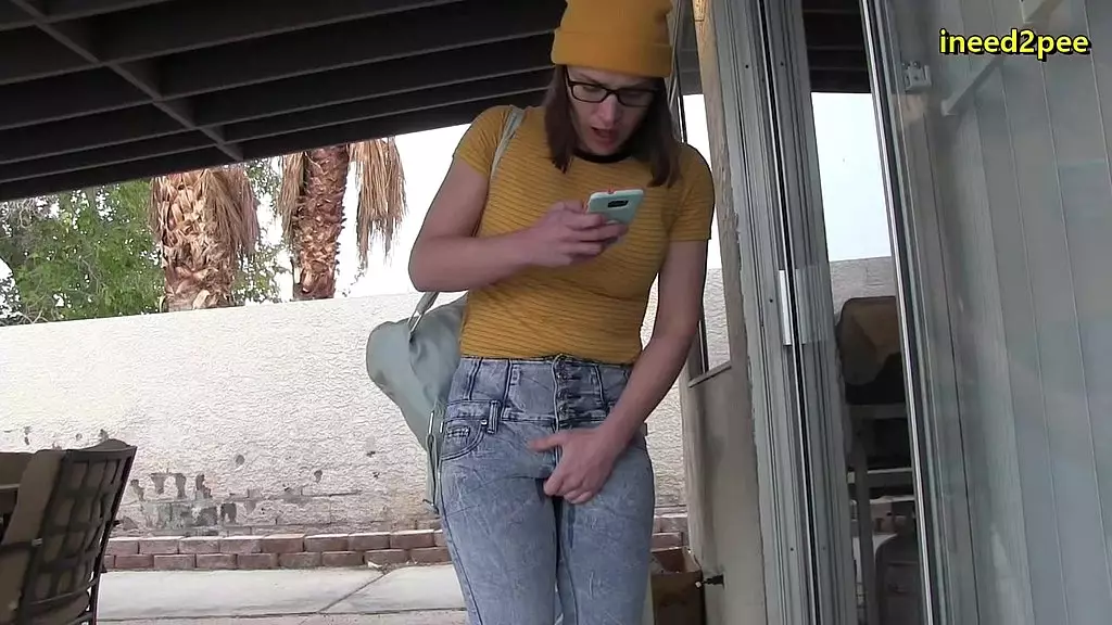 l. locked out pissing her tight high rise jeans