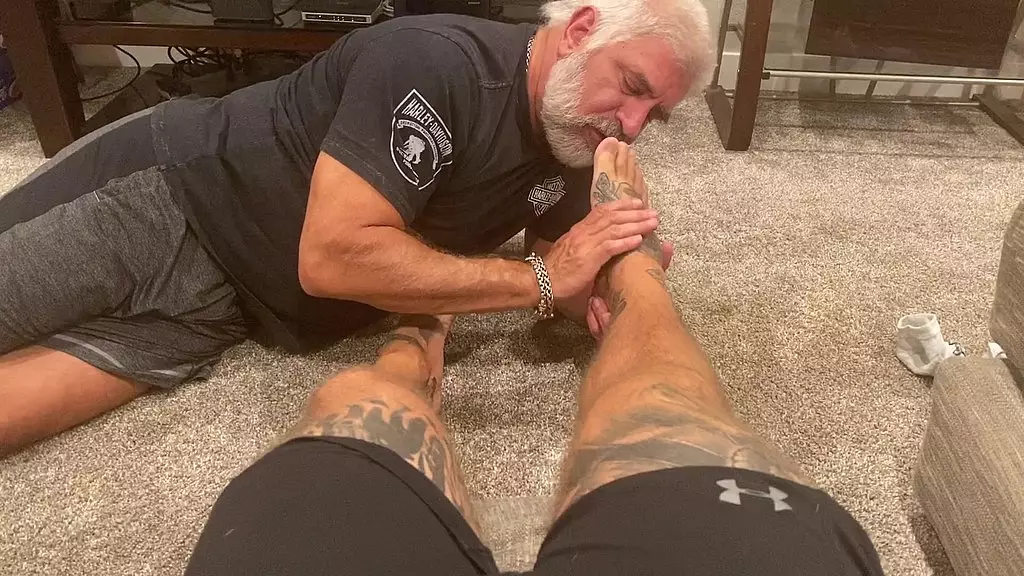 jason collins foot slave worshiping my feet!