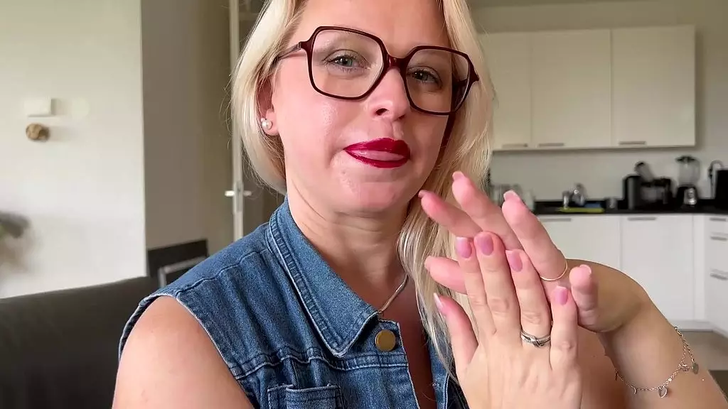 long nails tapping fetish asmr