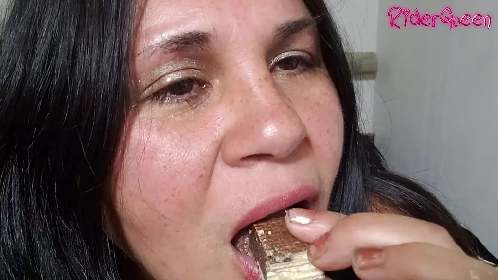 bbw eating after recording something for hours