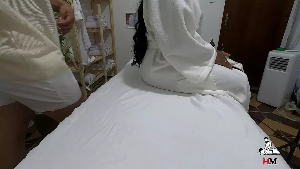 exclusivo - pretinha novinha gostosa voltou para provar minha massagem e me deu a buceta - massagem tantrica real